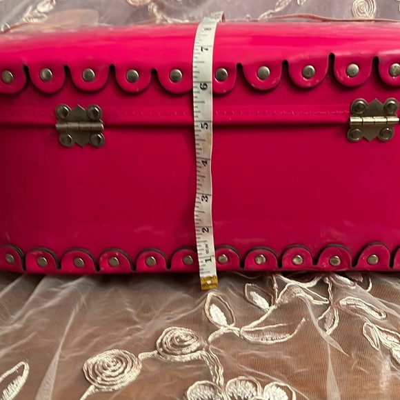 Rock Star and Princess Fun Character Suitcases - Picture 10 of 13